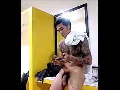 ปล่อยคลิปควย ดีเจสายย่อ8230หนุ่มหล่อ หุ่นแซ่บ ขวัญใจสาวๆทั้งประเทศ โดนเพื่อนแอบถ่ายน้องชาย