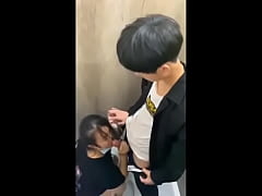 ดูคลิปโป๊วัยรุ่นนมกล่อง มัธยมต้น แอบมาอมควยในห้องน้ำโรงเรียน หยุดเสาร์อาทิตย์ บอกที่บ้านมา